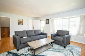VERY SPACIOUS 5 BED, 3 BA HOME FOR FAMILY/FRIENDS!